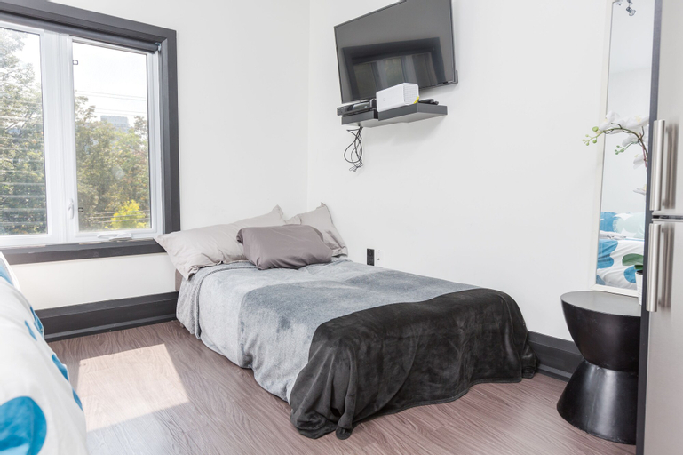 Bedroom 3, Applewood Suites - West Queen West Lofts, Toronto