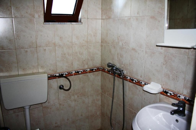 Bathroom 4, Flutura Apartments, Vlorës