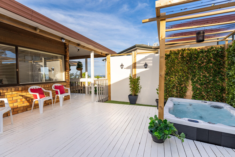 Sport & Beauty, Character 4BR Home - Seaview - Skyline - Hot tub, Waitakere