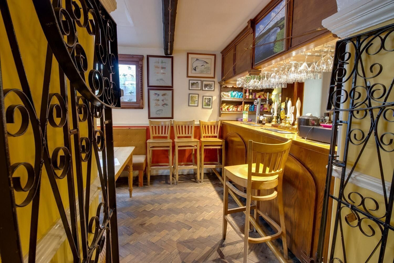 Food & Drinks 4, Wynnstay Hotel, Powys