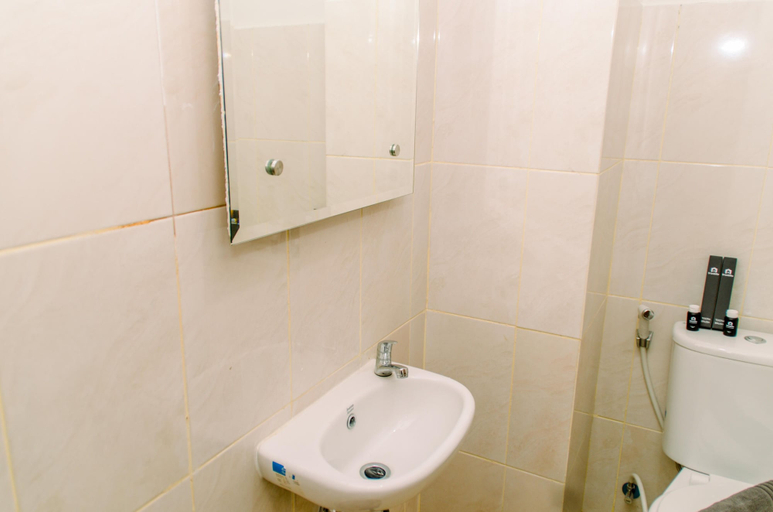 Bathroom 3, Nice And Simply Studio At Amazana Serpong Apartment, South Tangerang