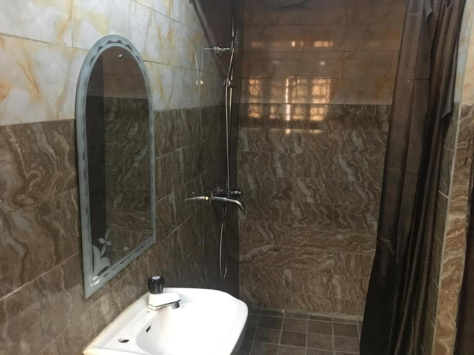 Bathroom 3, Hardrock Hotel and Suites LTD, Oshodi/Isolo