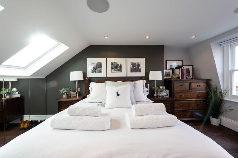 Bedroom 2, Luxurious Wandsworth Home Close to Putney Heath by Underthedoormat, London