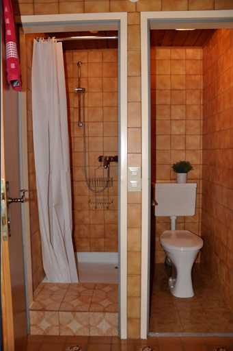 Bathroom 3, Gästehaus Enzian, Lienz