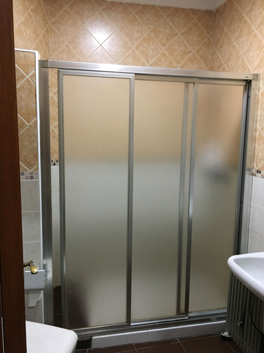 Bathroom 4, Hotel Nacional, Melilla