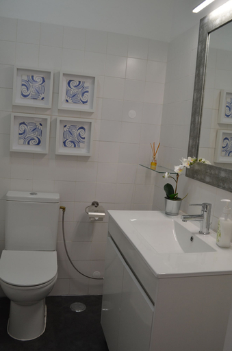 Bathroom 4, Cozy Apartment in Estoril, Cascais