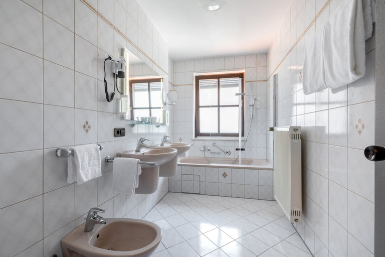 Bathroom 5, Seehotel Pegasus, Starnberg