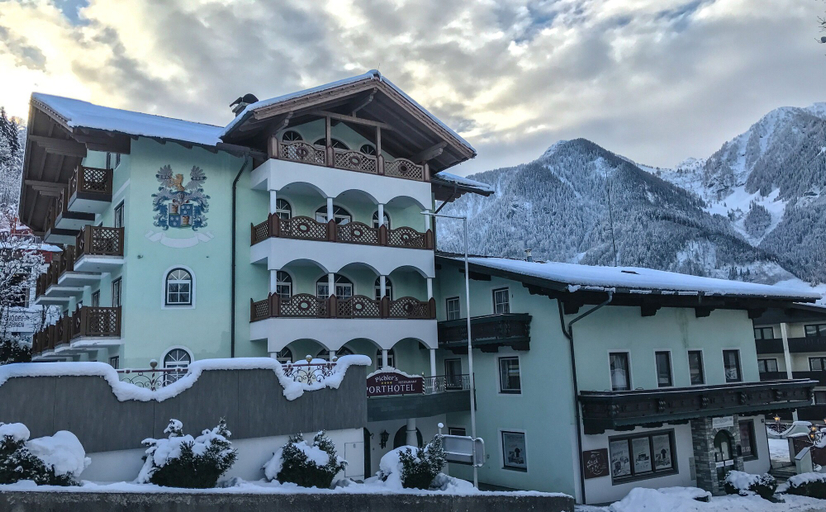 Exterior & Views
