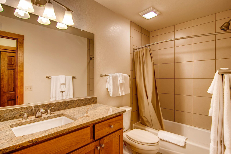 Bathroom 4, Black Canyon Inn Unit H4 Deluxe, Larimer