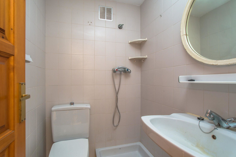Bathroom 3, Sr-37 Begur SA Riera 4 PAX, Girona