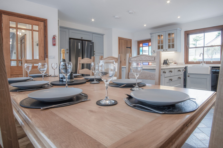 Bathroom 4, Pendeilo Villa - 5 Bedroom Holiday Home - Amroth, Pembrokeshire