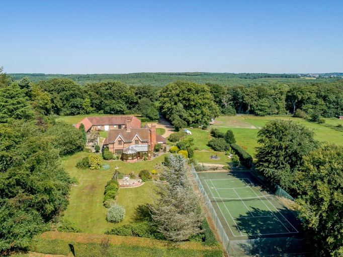 Others 5, Holly Lodge, Nottinghamshire