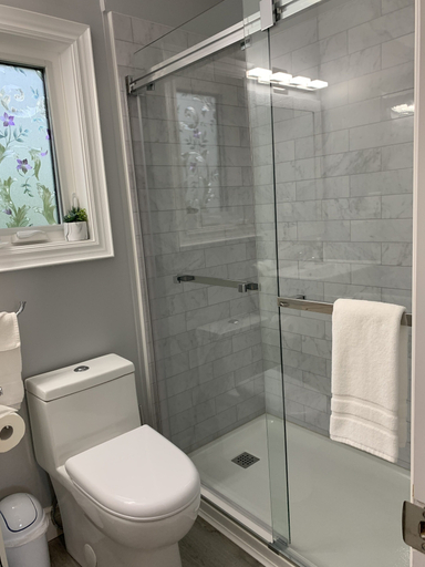 Bathroom 3, Ambiance by the Falls Cozy Suite, Niagara