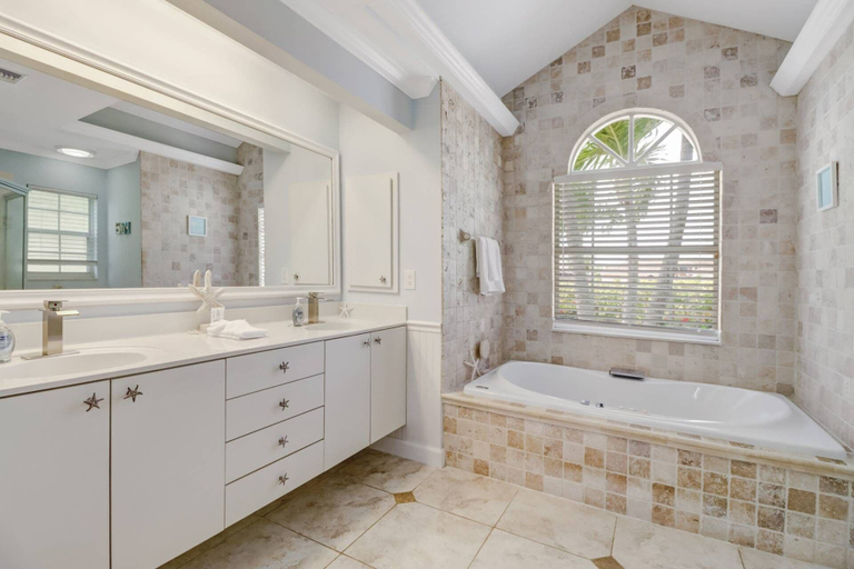 Bathroom 4, 2203 Cape Coral Pkwy W, Lee