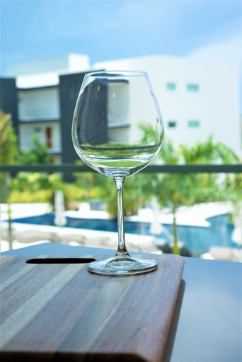 Food & Drinks 4, Cayman Luxury Rentals at One Canal Point