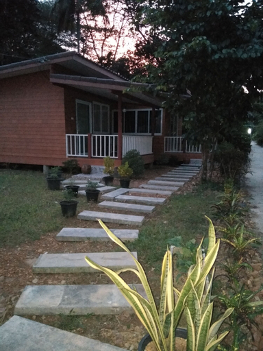 Exterior & Views 9