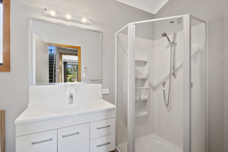 Bathroom 3, Parkview Apartments, Ruapehu