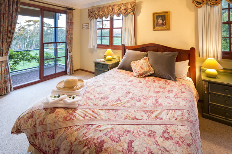 Bedroom 2, Moffat Falls Lodge, Armidale Dumaresq Bal