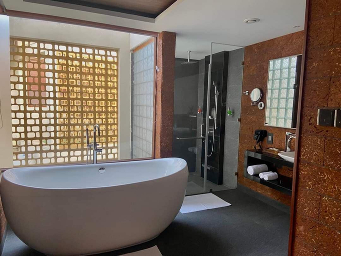 Bathroom 5, Great Trails Wayanad by GRT Hotel, Wayanad
