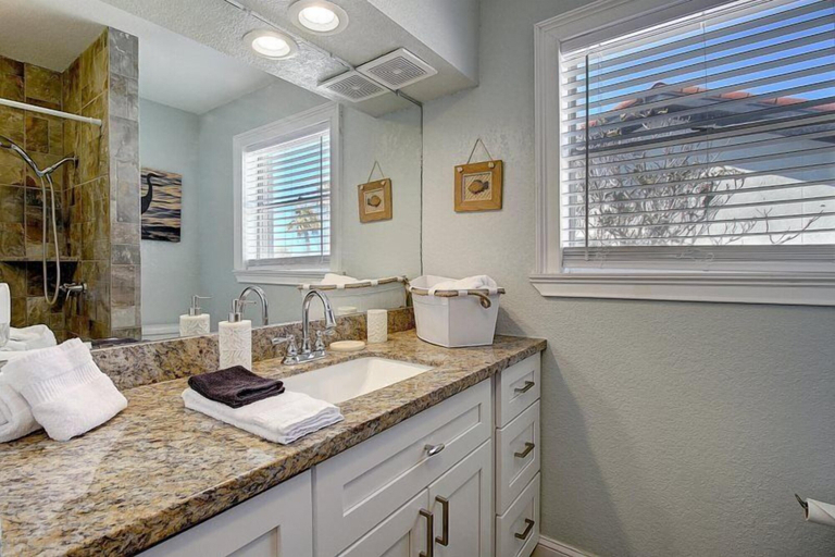 Bathroom, Rest by the Bay, Aransas
