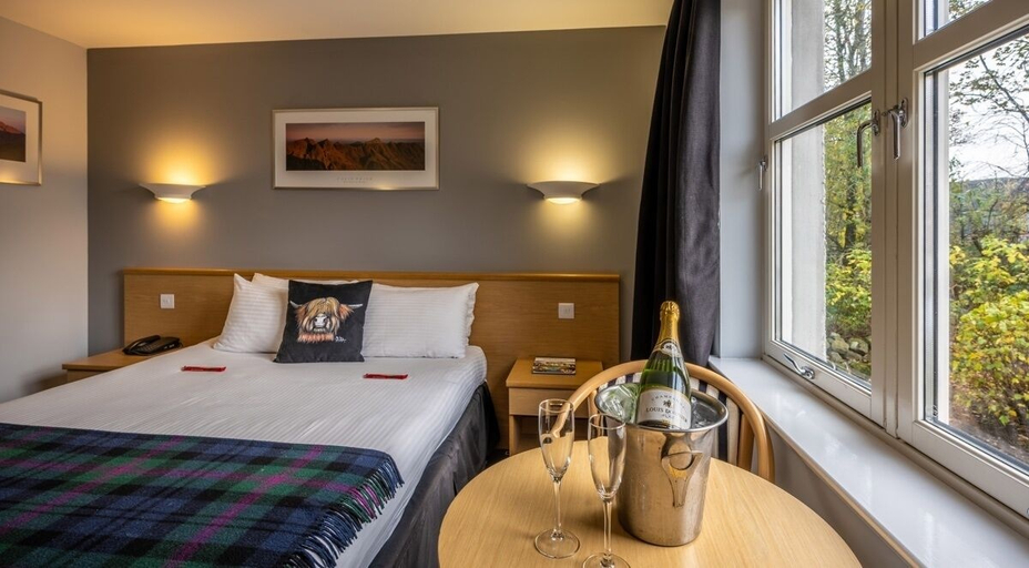 Bedroom 2, Pinehurst Lodge Hotel, Aberdeen