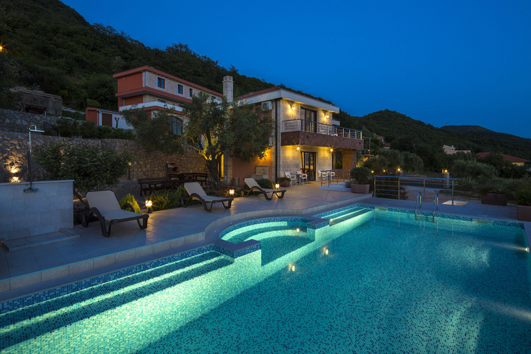 Exterior & Views 2, Villa Svinjista