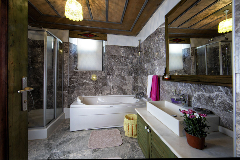 Bathroom 5, Kadievi, Ürgüp