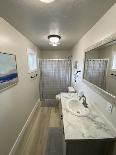 Bathroom, CB&M Executive Suites, Duchesne