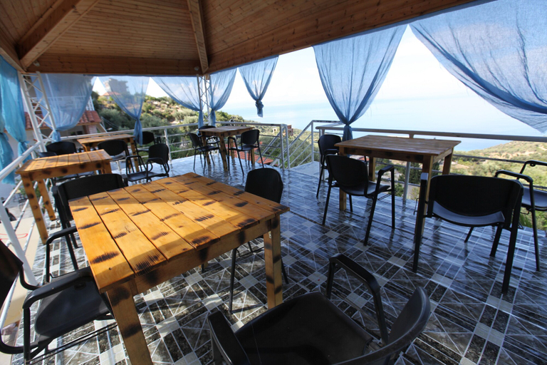 Food & Drinks, Vila Riza Veliu, Sarandës