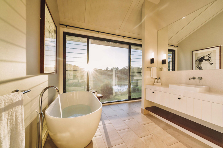 Bathroom 4, Beechmont Estate, Tamborine Mountain