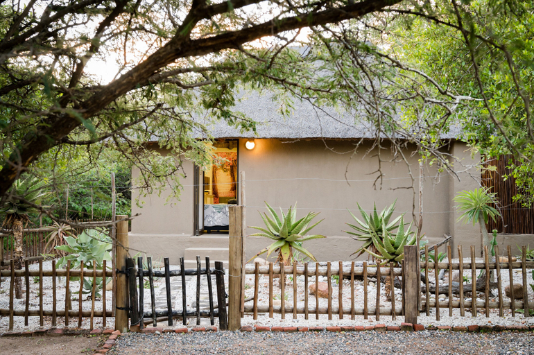 Exterior & Views 2, Nkanyi Wildlife House & Cottage, Mopani