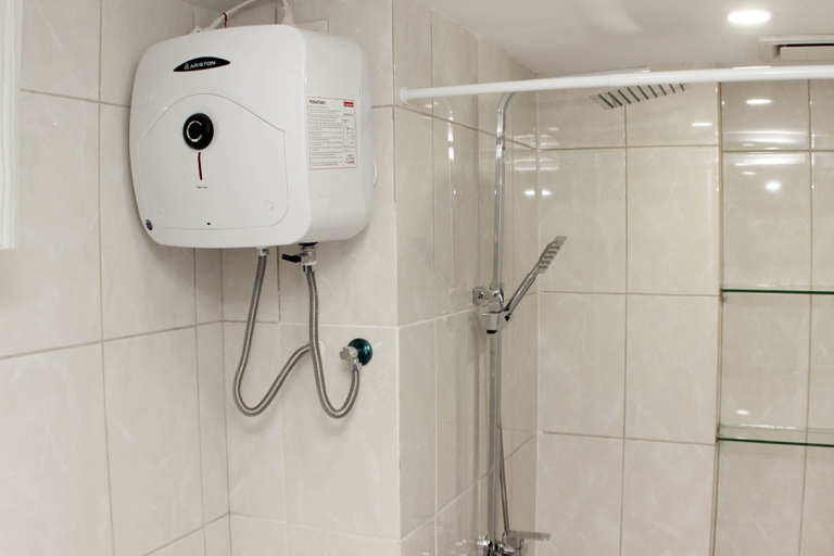 Bathroom 3, Cozy Stay 2Br Springlake Summarecon Bekasi Apartment, Bekasi