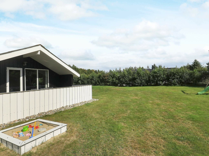 Others 5, Beautiful Holiday Home in Blåvand With Sauna, Varde