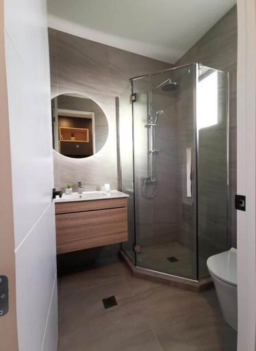 Bathroom 3, Skyrim Lodge, Mackenzie