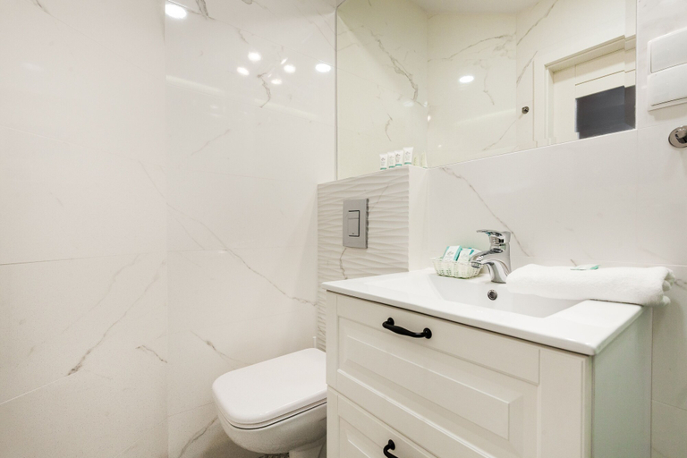 Bathroom 3, Happy Stay Old Town Osiek 10, Gdańsk City