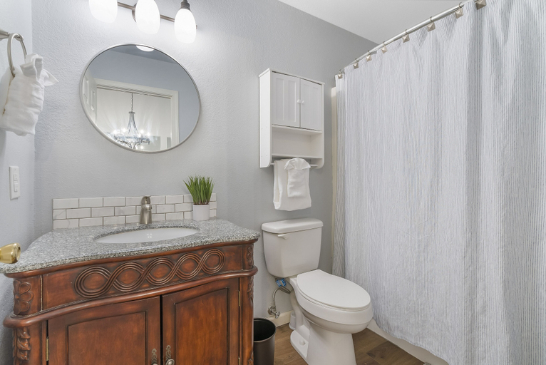 Bathroom 4, Fall Creek Bungalow, Taney
