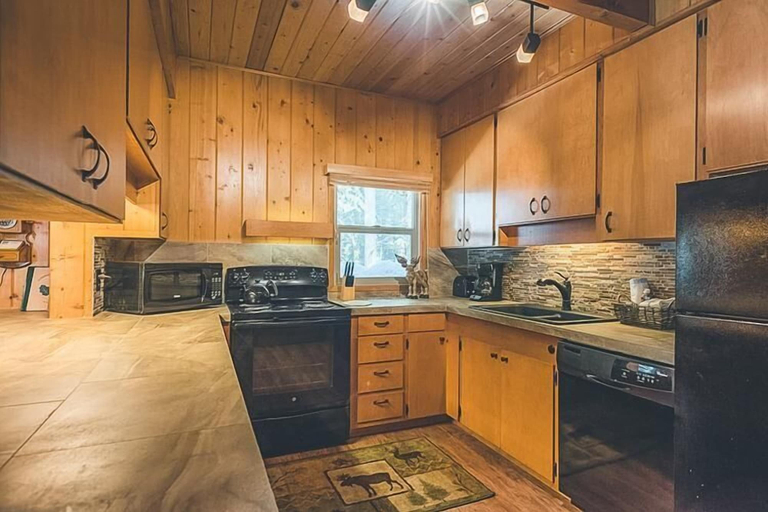 Others 4, Moosewood Cabin, Clackamas