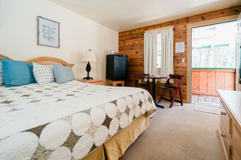 Bedroom 5, Battle Creek Lodge, Pennington