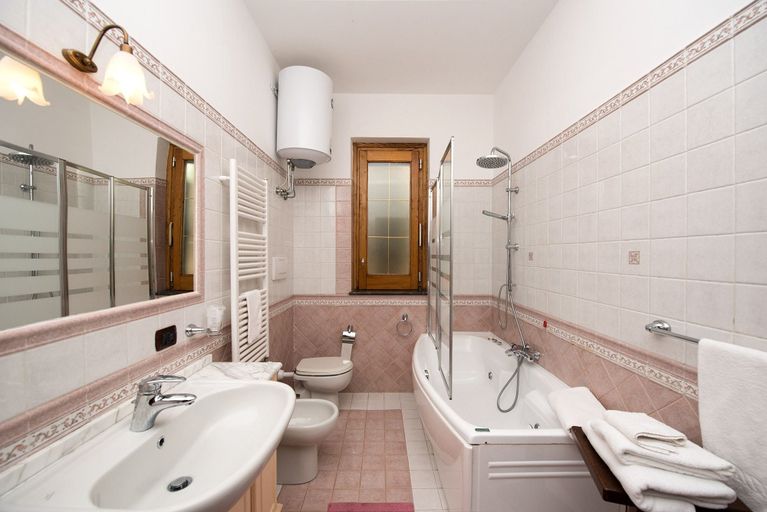 Bathroom 4, Villa Gioiello, Salerno