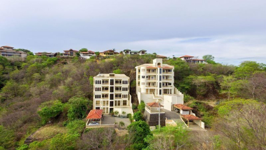 Exterior & Views 2, Casa Q, Carrillo