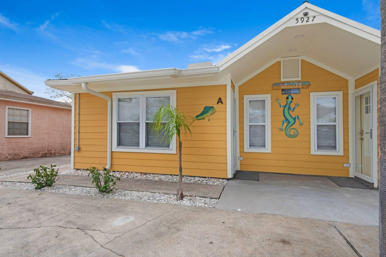 Exterior & Views 2, Sunset Escapes B, Bay