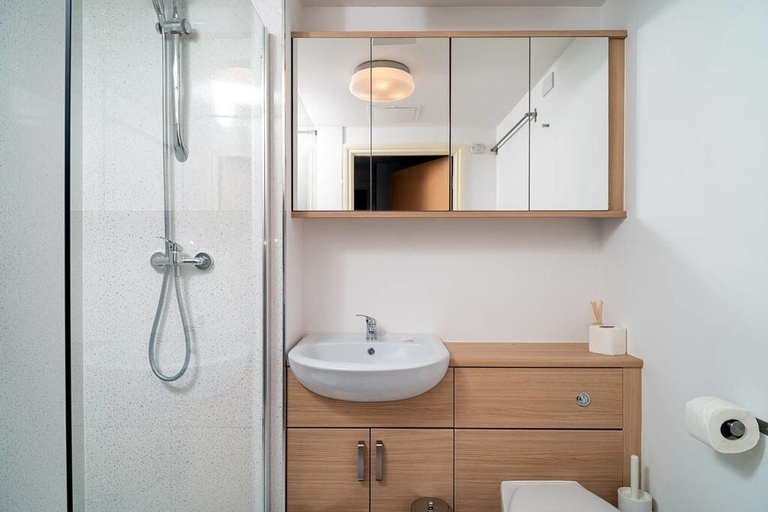 Bathroom 3, Modern Bright Apartment Near Centre, Edinburgh