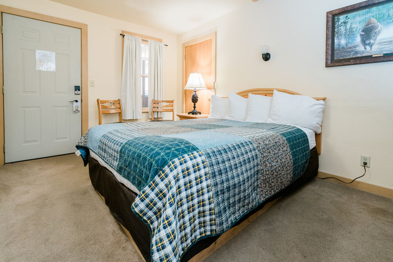 Bedroom 2, Battle Creek Lodge, Pennington