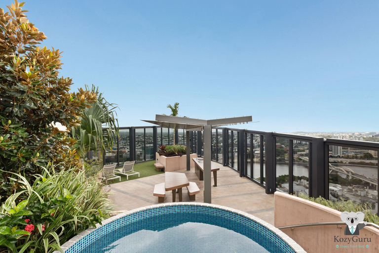 Others 4, South Brisbane 2 Bedrooms Apartment with Free Parking by KozyGuru, Brisbane