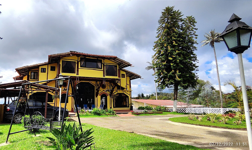 Exterior & Views