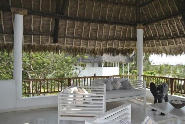 Food & Drinks 5, Kola Beach Resort, Magarini