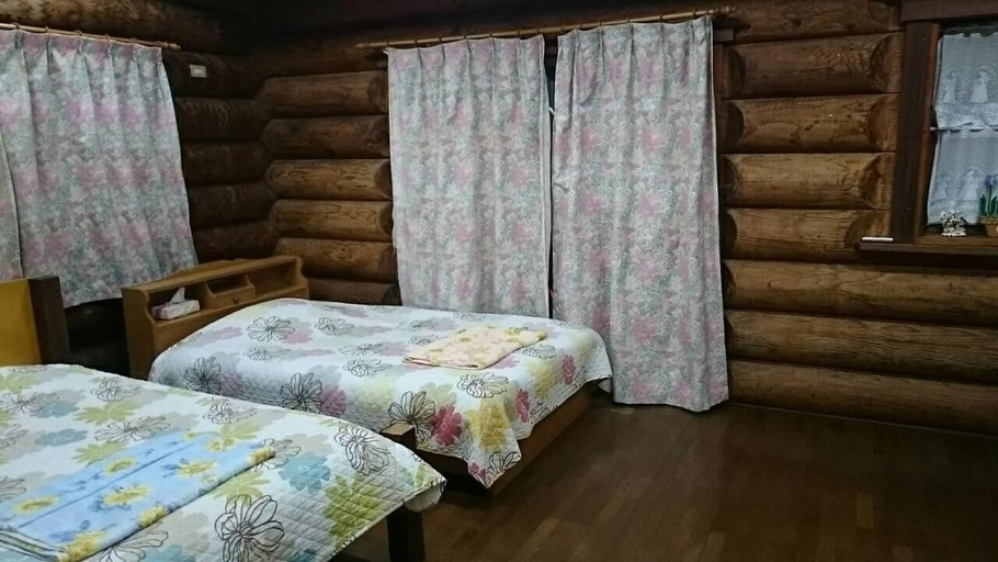 Bedroom 2, Log Pension Izumigamori, Motobu