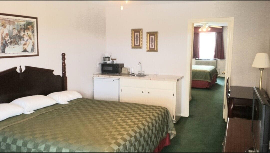 Bedroom 2, Southern Belle Inn, Howard