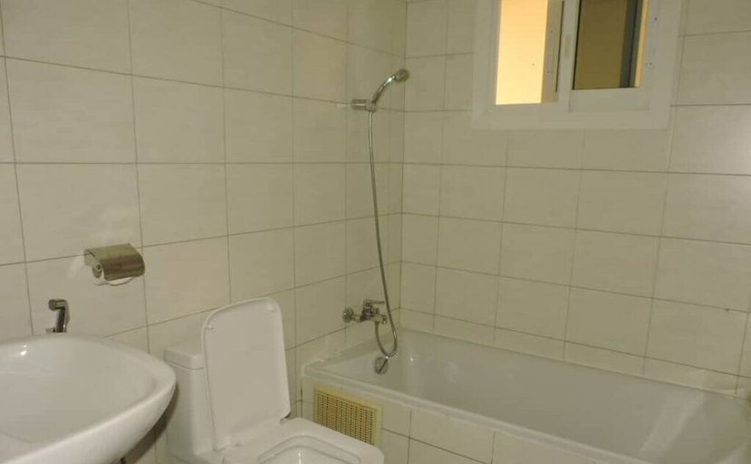 Bathroom 3, IRIS HOTEL, Mfoundi