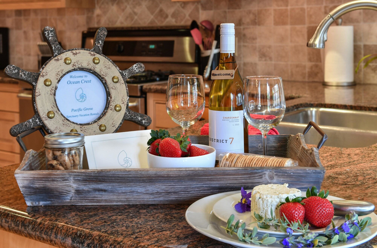 Food & Drinks 4, 3718 Ocean Crest, Monterey